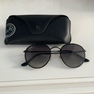 Black double bridge circular ray bans with case